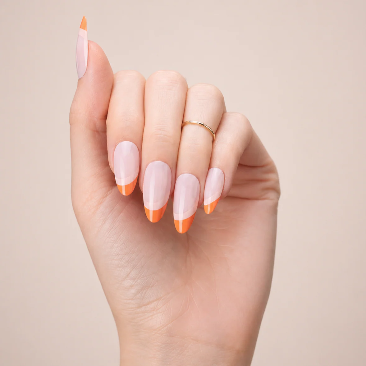 Faux Ongles Amande Mi-Longs avec French Orange
