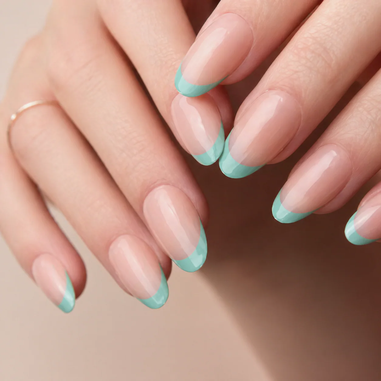 Faux Ongles French Vert Amande Mi-Longs