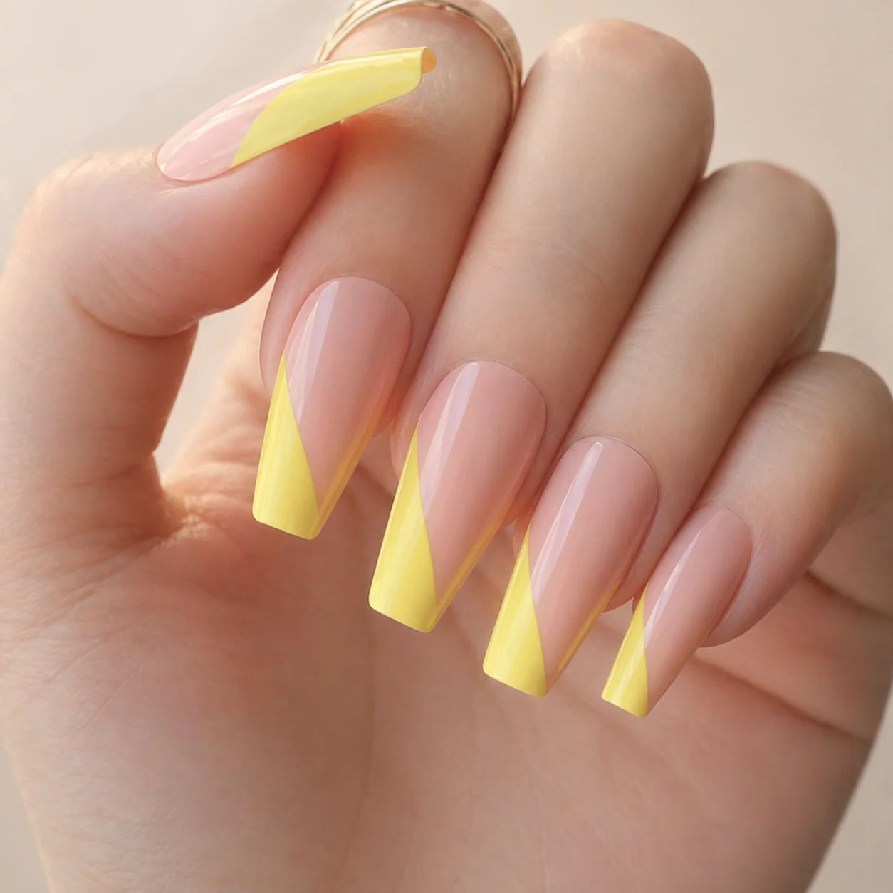 Faux Ongles Ballerine Longs Nude et Jaunes