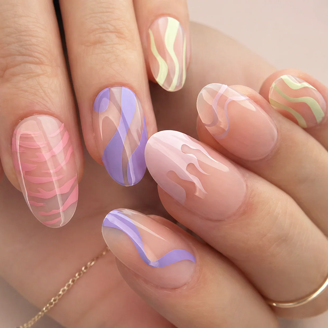 Faux Ongles Nude avec Motifs Ondulés Pastel Ronds Courts